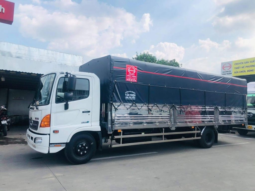 xe hino 6 tan thung dai 6m7 inox